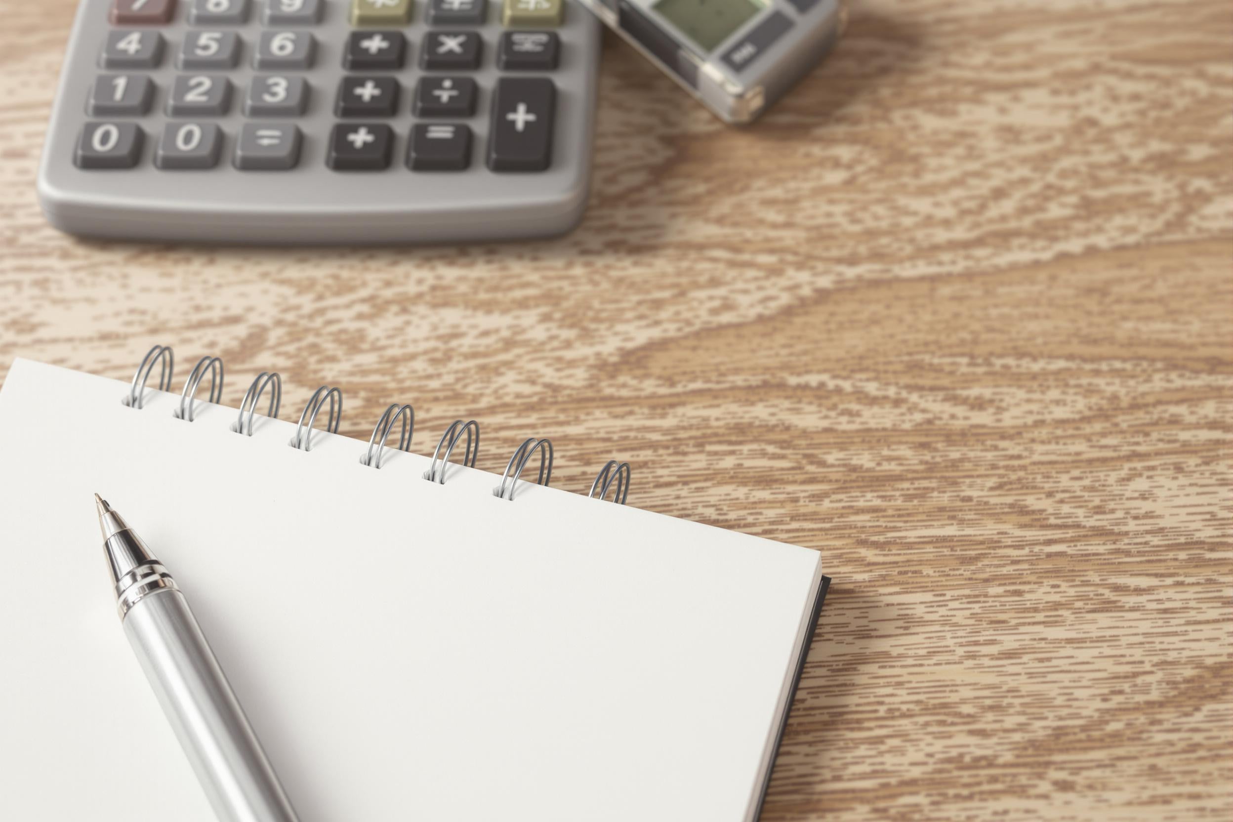 Calculatrice et bloc-notes avec stylo