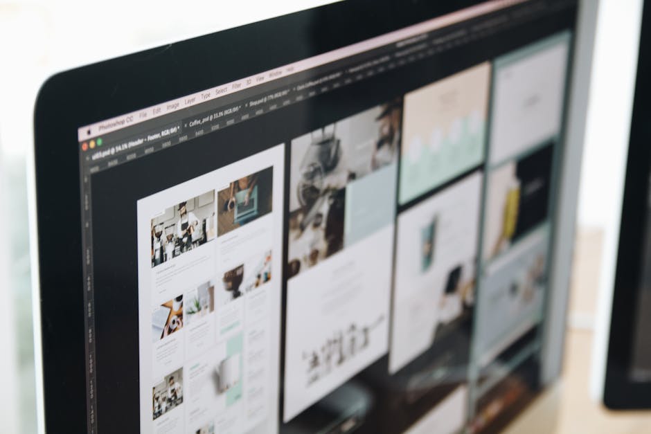 Écran moderne affichant un travail de conception web, mettant en valeur des visuels créatifs dans un espace de travail.